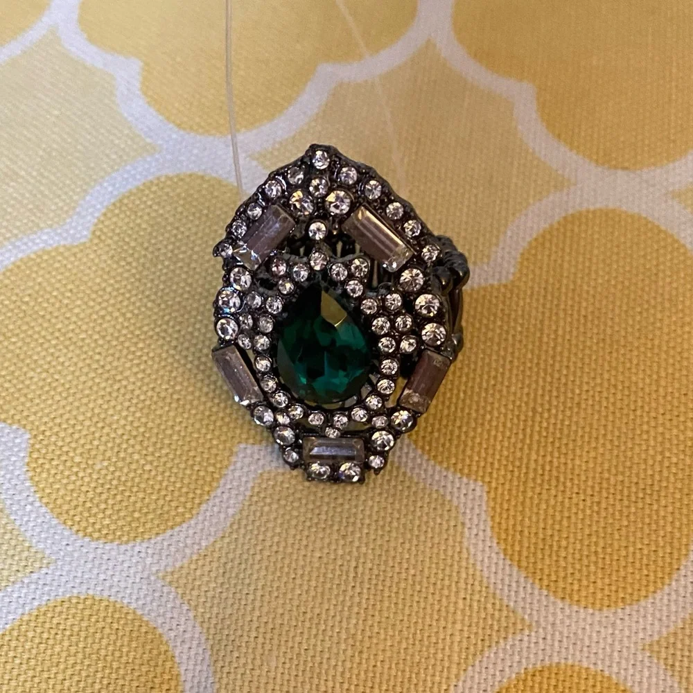 Diamond Shape Emerald Crystal Rhinestones Elastic Silver Ring NWT